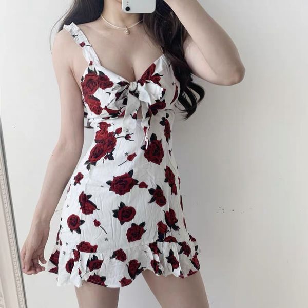 

2021 new summer sleeveless sense v-neck hollow female rose print fishtail es retro black white fow6, Black;gray