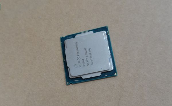 

cpu 98% new g4560 with fans highest quality one set brand sealed