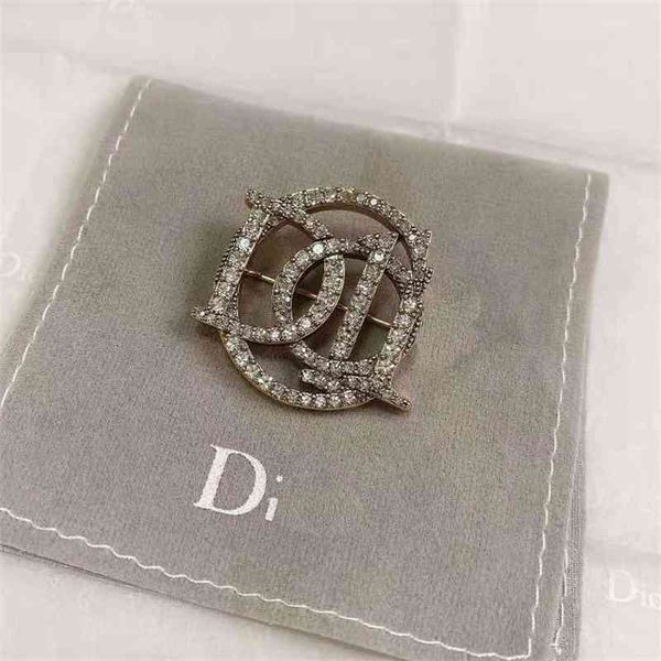

designer jewelry letter brooch 2021 brass fashion coat pin 7lgv, Gray