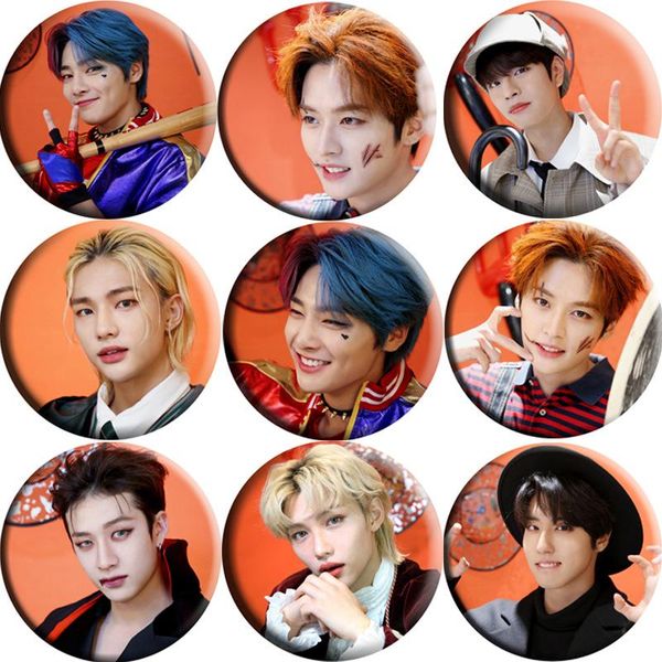 

kpop straykids in live i-n han round brooch and pin bag decoration, Gray