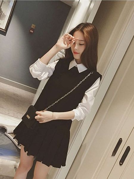 

hepburn dress autumn and winter small man fried street temperament fake two piece stitched black shirt pleated skirt, Black;gray