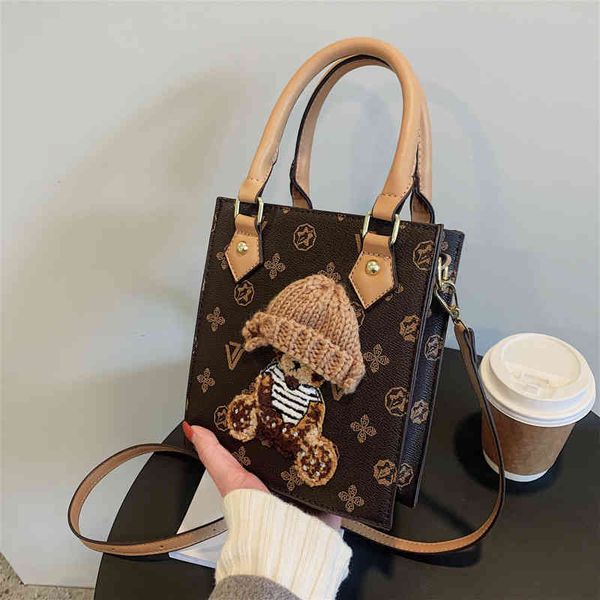 

2022 factory wholesale new old flower niche design bear tote bag ins fashion one shoulder messenger women's bag