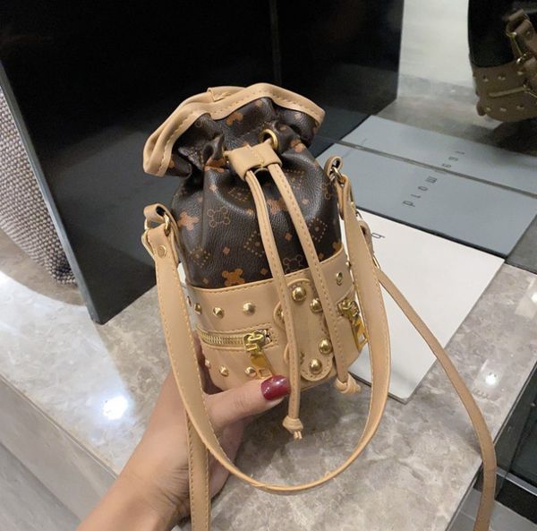 

fashion style small bag handbags 2021 new design rivet one-shoulder bucket bag trendy simple popular messenger mini bag