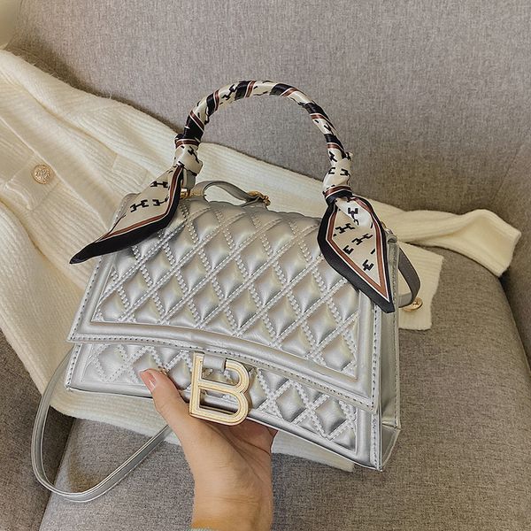 

luxurious brand women shoulder designer handbag classic crossbody baguette bags luxury bag female flip leather messenger bag wristlet bags c