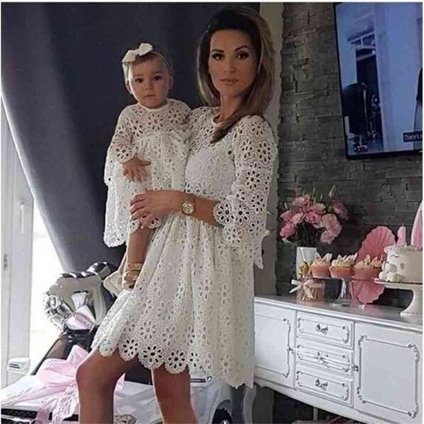 Mola branca mãe filha combinando vestidos três quartos manga longa vestido mamãe e eu roupas de renda roupa de família 210922