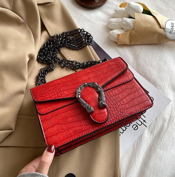 

factory wholesale women chain bag simple atmospheric pressure flower leather messenger bags street trend crocodile handbags retro stone wome, Black;red