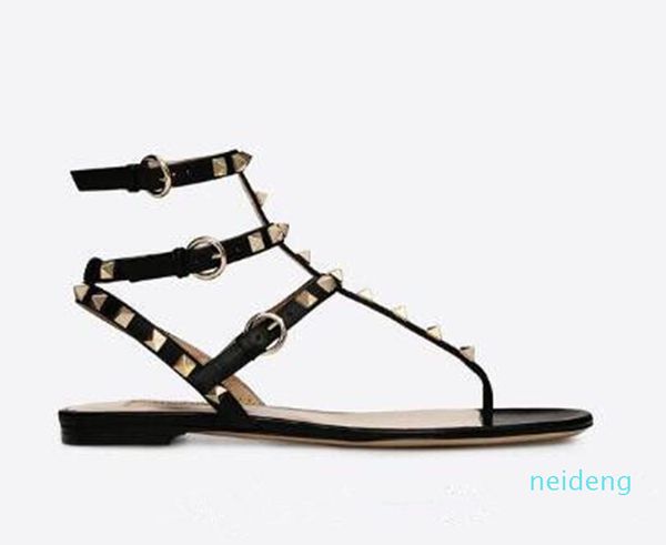 2022 Estilo Romano Luxo Chinelos Flat Designer Sandálias de Couro Ladies Rivet Sandálias High-end Luxo Genuine Couro Sapatos Mulheres 42 EUR
