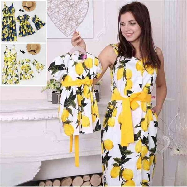 Lemon Imprimir Mamãe e Bebé Combinando Roupas Família Olhar Mãe Filha Vestidos Frenulum Mum Meninas Vestido 210724