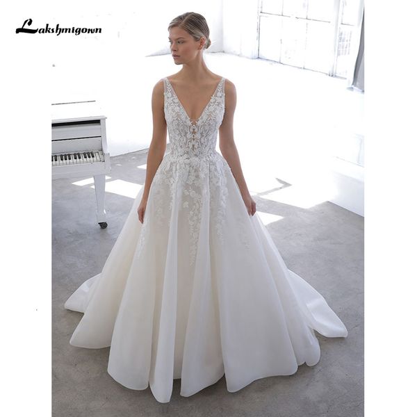 

2021 new simple ivory a-line wedding es v-neck sweep/brush train satin sleeveless country plus size with appliques lace insert gnxa, White