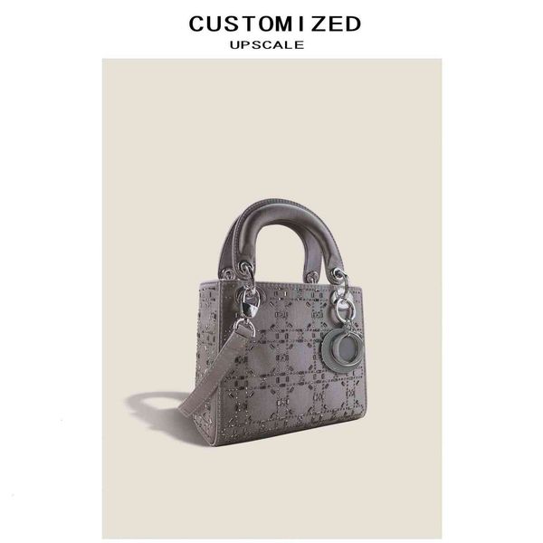 

bag 2021 female new style of the same type of silk drill, princess tiktok, fashion shoulder shoulder bag, hand lift bag carry tide.