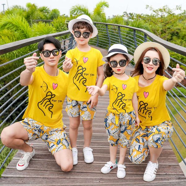 

2021 new parent child casual travel yellow short sleeve t-shirt mother daughter capris set group buying activiti, Blue