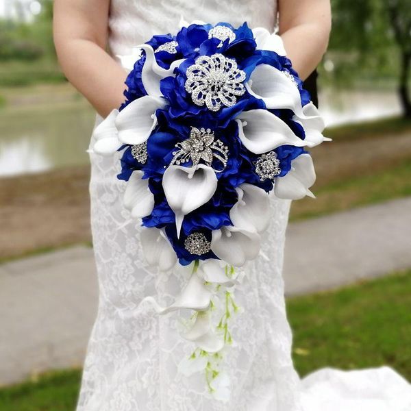 Düğün Çiçekleri Kraliyet Mavi Buket Gelin Yapay Armutlar Rhinestone Beyaz Calla zambakları Ramos de Novia