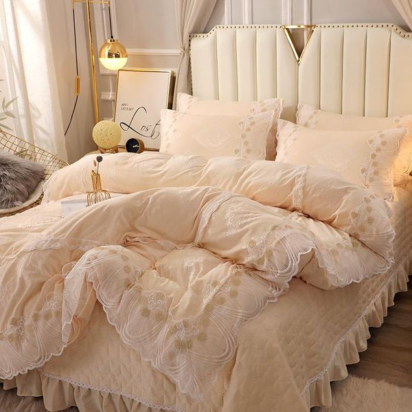 

new romantic lace series crystal velvet 4pcs thick warm baby velvet milk bedding set  size comforter sets