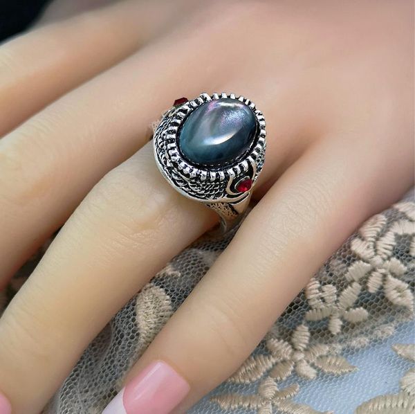 

wedding rings classic male female black oval stone ring trendy silver color flower engagement punk red zircon for women, Slivery;golden