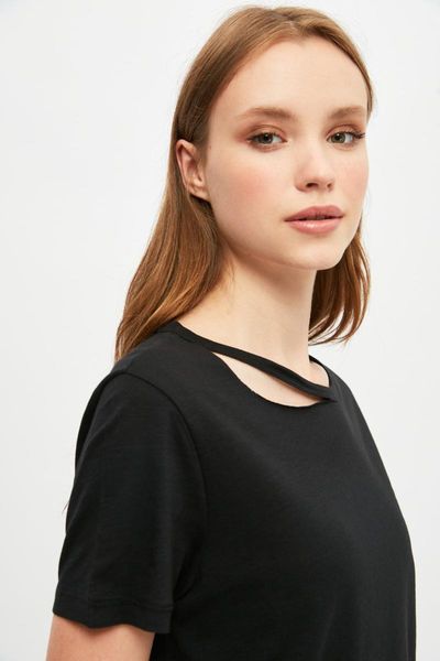 

women's t-shirt trendyol cut-outs detail knitted twoss21ts3881, White