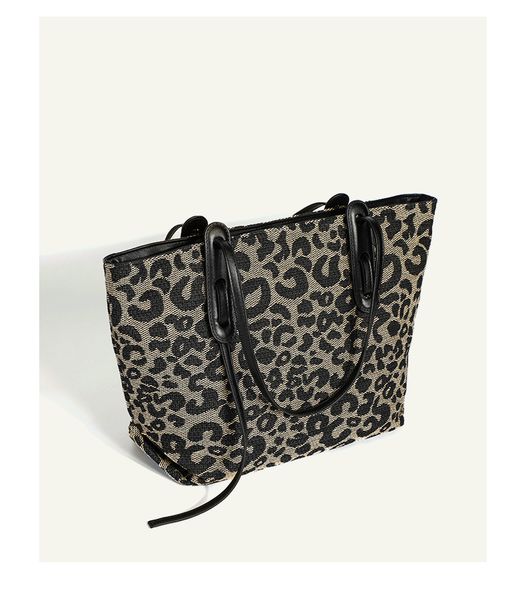 

new largecapacity commuter tote bag leopard print highend sense