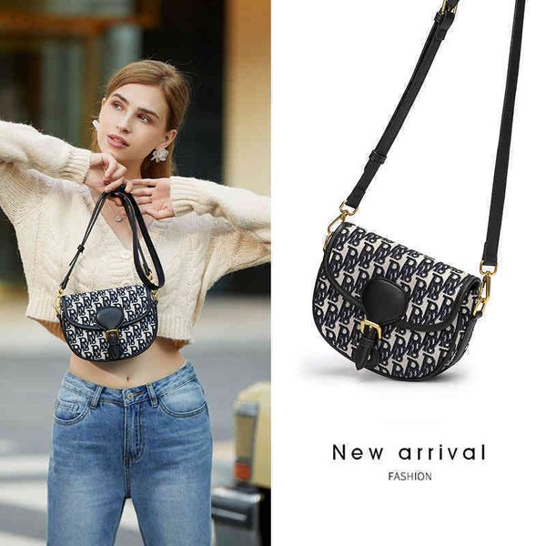 

2022 latest handbag factory store women's of small bag red versatile women's bag and fashionable saddle bag, Black;red