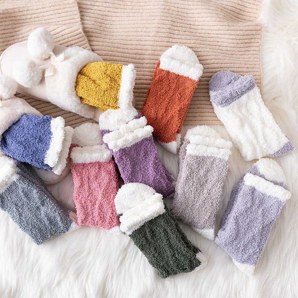 

salesoft on toilet winter thicken coral women mode mid-calf stack socks, Black;white