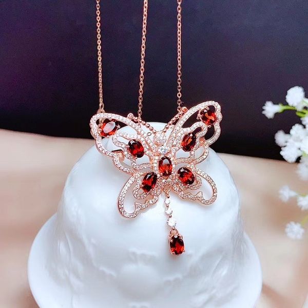 Borboleta Natural Garnet Pingente Colar Pin para Mulheres Partido Dual Propósito Design S925 Silver Fine Jewelry Birthstone