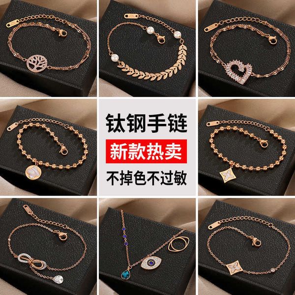 

korean version simple female titanium steel bracelet personality four leaf grass fashion does not fade hand accessories, Golden;silver