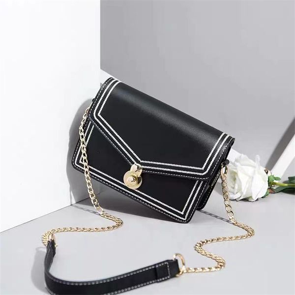 

2022 luxurys designers bags diagonal shoulder bag retro chains leather handbags girl fashion cross body printed women totes classic crossbod