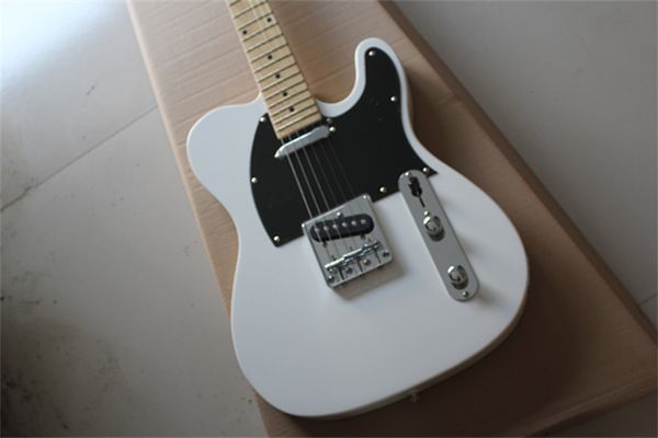 Top Quality Branco Guitarra Elétrica Basswood Corpo Dot Inlay Maple Fingerboard Preto Pickguard Chrome Hardware Frete Grátis