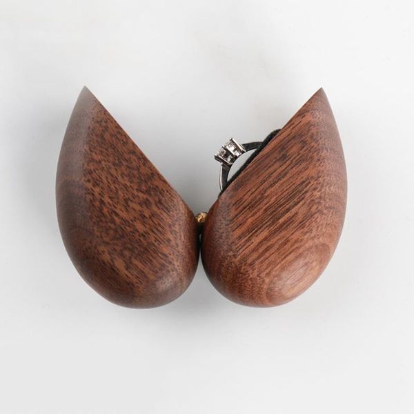 

heart-shaped ring box 50*56cm magnetic walnut wood ring holder jewellery case for wedding proposal engagement hug