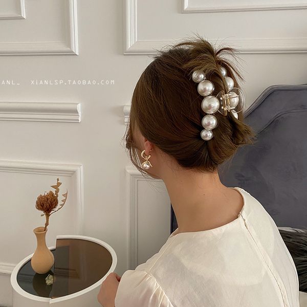 2021 Ins Frauen Vintage Elegante Große Perle Acryl Haar Krallen Süße Stirnband Make-Up Haarstyling-gelee Haar Clip Mode Haar Zubehör