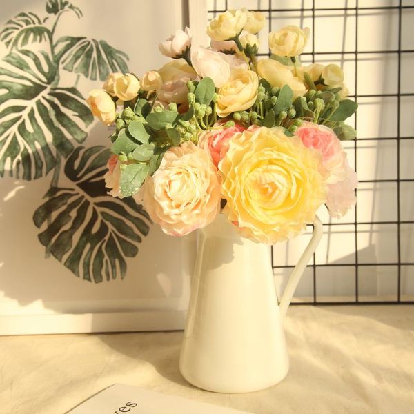 

2021 new style artificial flower arragngement wedding flower bouquet