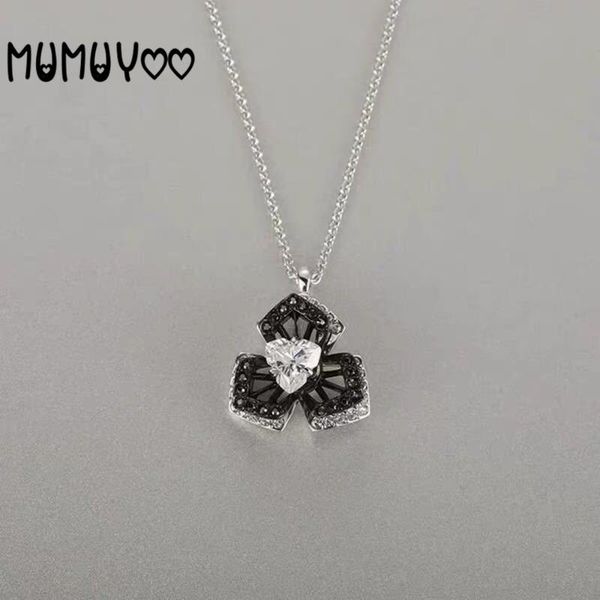 

pendant necklaces swa 2021 fashion jewelry exquisite triangle orchid necklace crystal hollow rotatable clavicle chain female, Silver