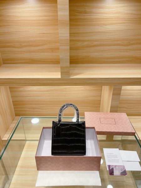 

the tasteful style of leather for mobile phones and headphones and other small fashion bags 18 18cm, Black