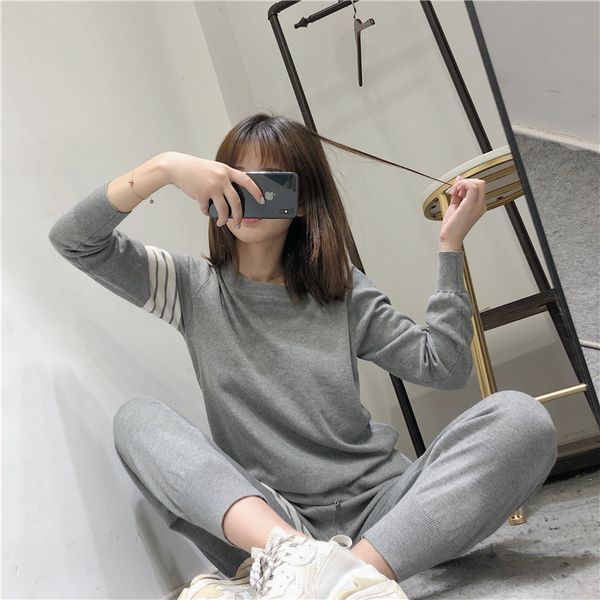 

2021 spring new snake net red same version leisure sports sweater round neck wool women's suit, White