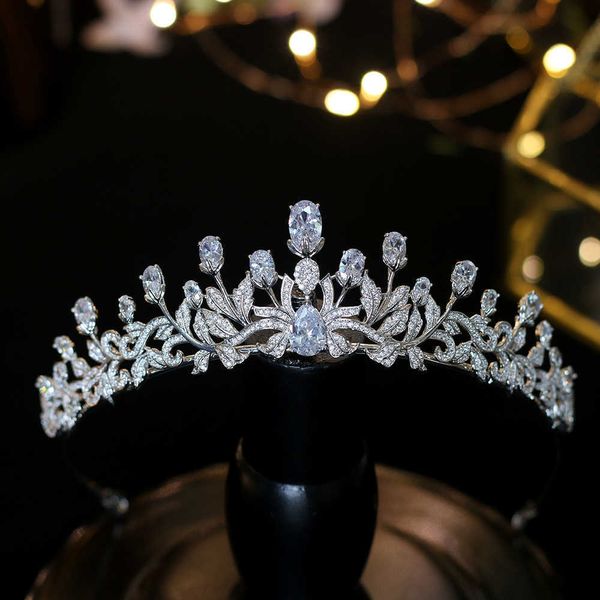 

fashionable princess zircon tiaras sweet 16 girls simple wedding hair accessories women bridal crowns crystals tiaras h0827, Slivery;golden