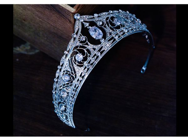 

2021 new vintage baroque bridal tiaras accessories prom headwear stunning sheer crystals wedding tiaras and crowns 1908, Slivery;golden
