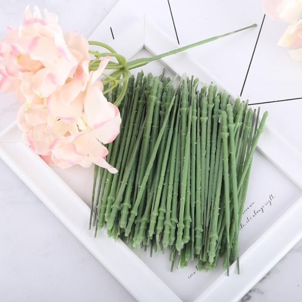 Flores decorativas grinaldas 60pcs 14 cm caule verde curto para a cabeça artificial da cabeça de flora rosa peony diy acessórios ramo de decoração w