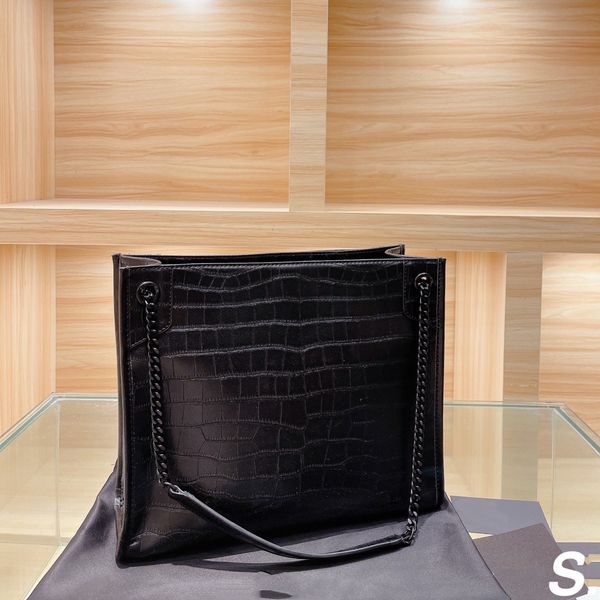 

wholesale 2021 women luxurys designers handbags ladies tote shopping bags wholesale handbag fashion on the go classic letter purse 33cmx27cm