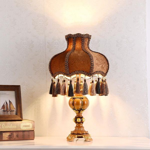 

table lamps vintage resin lamp bedroom bedside decoration ins girl princess cozy and cute lace wedding room