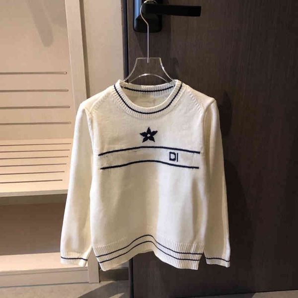 

2022 factory wholesale new model early autumn product d + embroidered letter knitted round neck pullover long sleeve sweater for women, White;black