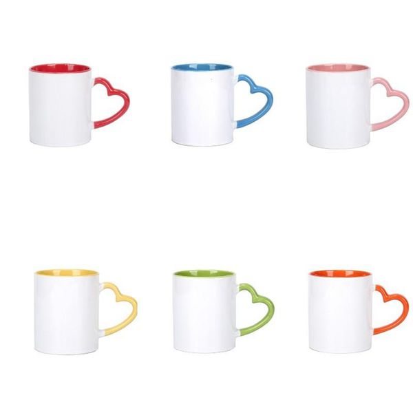 Sublimação em branco 11oz caneca de cerâmica com cabo de coração 320ml xícaras cerâmicas brancas com revestimento interno colorido Copo de água especial RRA3625