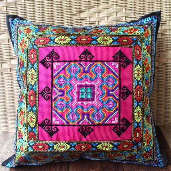 Cina aree di minoranza etnica ricamo a mano Home Decor cuscino (senza imbottitura) cuscino in cotone cuscini del divano decorativo Throw Pillow 210611