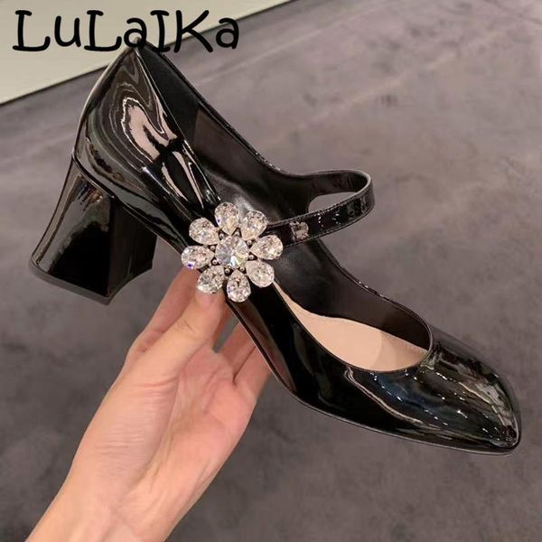 

dress shoes 2021 lady spring and autumn retro french patent leather square head rhinestone flowers thick heel prom mary jane, Black
