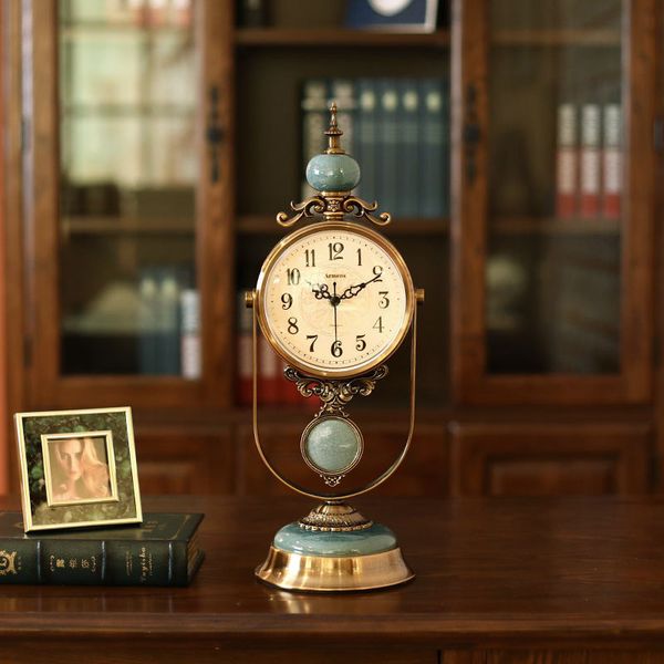 

2021 new classic luxury vintage metal table watch, quiet decoration for the living room kwqv