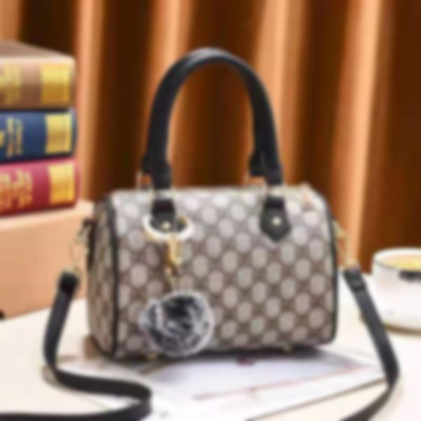 

women's bag 2021 new fashion bag women's styling fashion atmosphere women's bag slung one shoulder handbag c0301