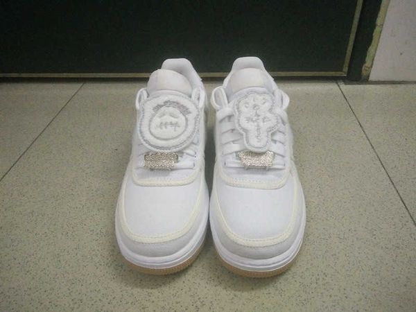 

runner sneakers shoes travis white black color aq4211-100