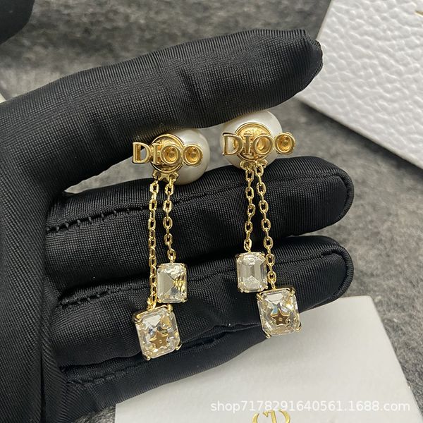 

d family's 2021 summer new celebrity earrings, a two wearing sweet pearl water drop tassel temperament earring, female, Golden