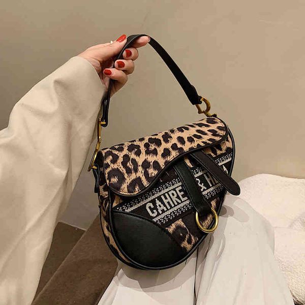 

backpack fashionable and versatile single shoulder messenger bag, minority foreign style thousand bird lattice saddle women's handbag, Black;red