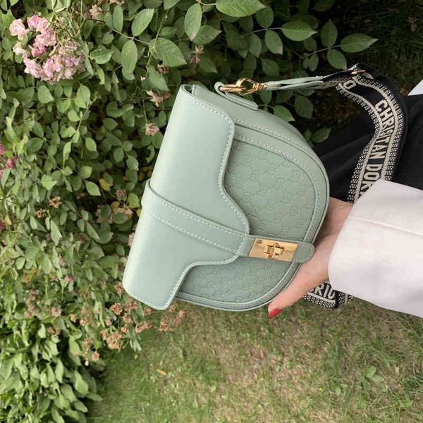

2022 factory wholesale new women's saddle soft face letter indentation small square korean atmosphere ins single shoulder diagonal bag, Black;red