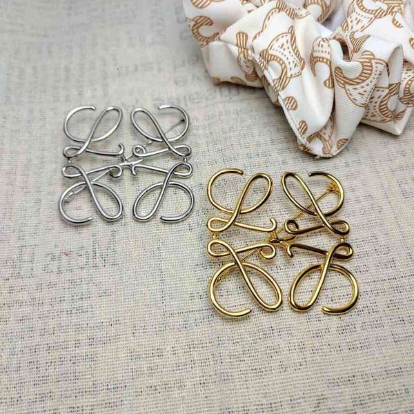 

brooch luo yijia star same hollow out gold-plated geometric square versatile, Gray