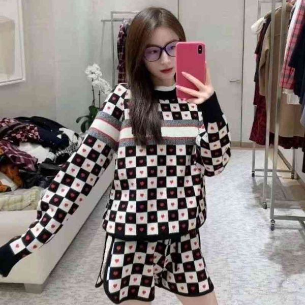

2022 factory wholesale new love lattice long sleeve + shorts two-piece light cooked sweet wind suit women, Gray