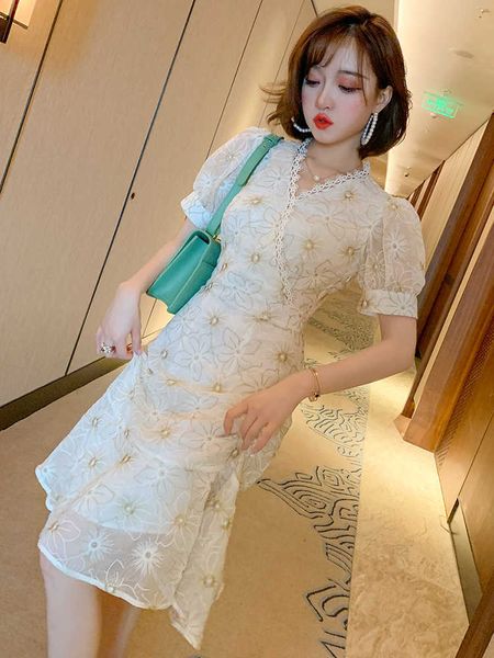 

cross v-neck stitching lace edge bubble sleeve gold thread embroidery flower dress female summer 210603, Black;gray